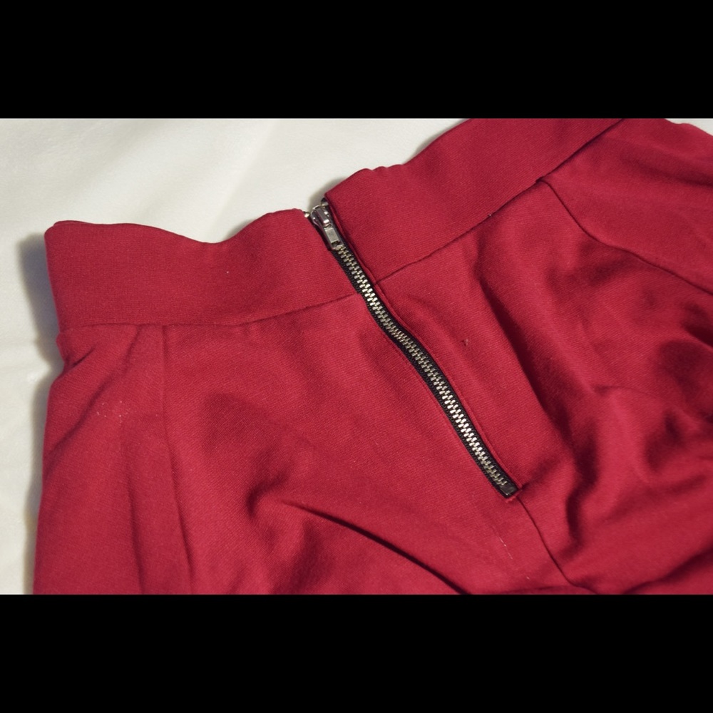 Edgy maroon skater skirt with exposed zipper